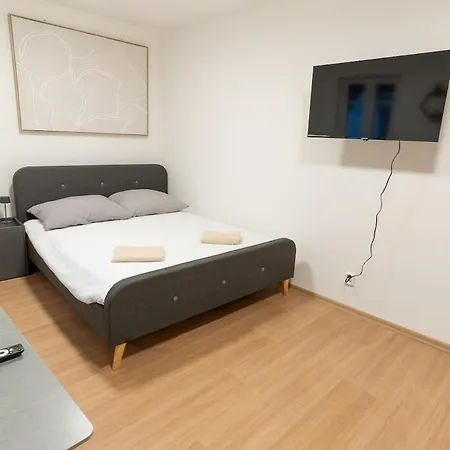 Modern & Bright Center For 2 By Ap