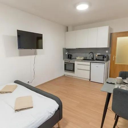 Modern & Bright Center For 2 By Ap