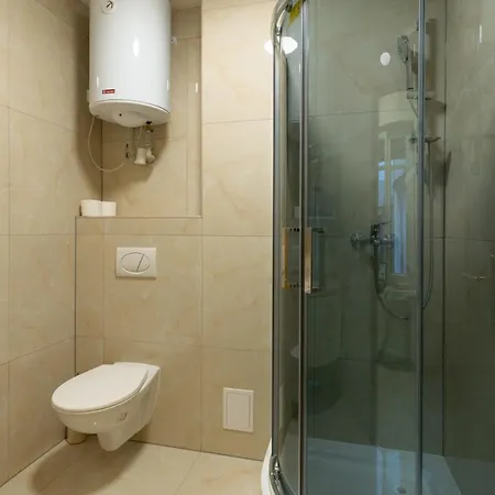 Modern & Bright Center For 2 By Ap